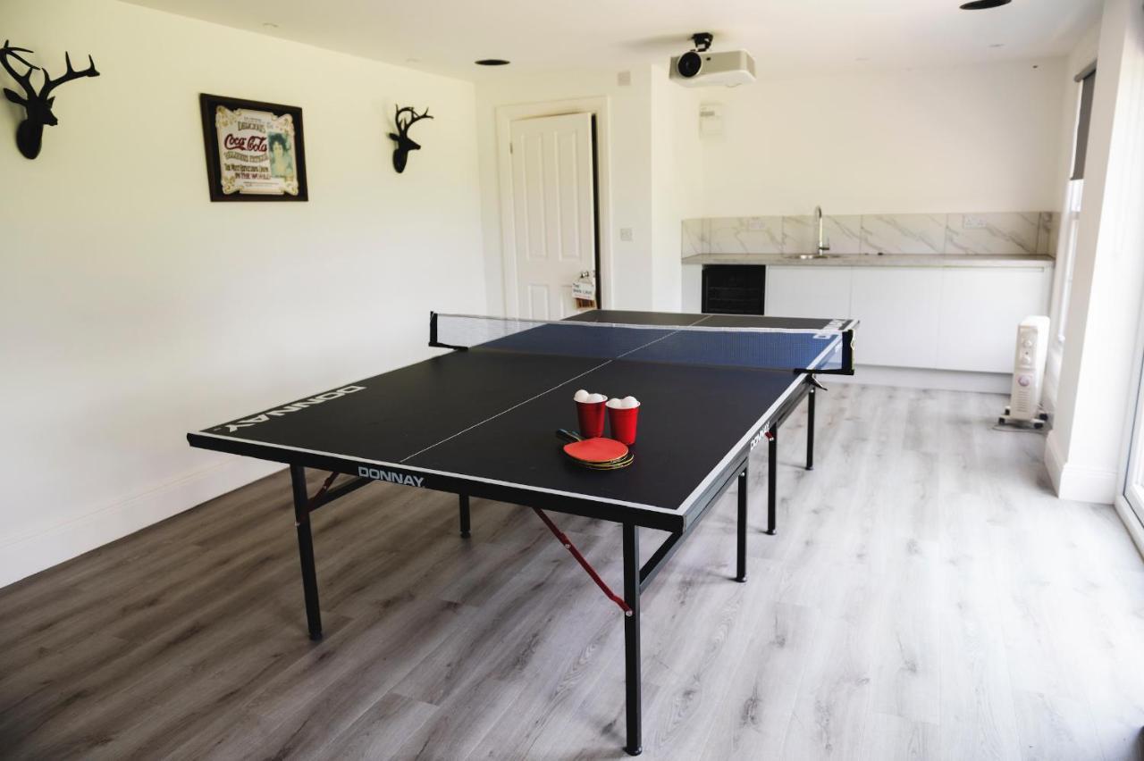 Large - Hot Tub - Pool Table - Bbq - 5 Bedrooms - Log Burner * Three Legged Cross
