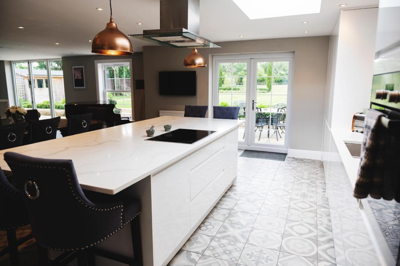Holiday home Large - Hot Tub - Pool Table - Bbq - 5 Bedrooms - Log Burner *