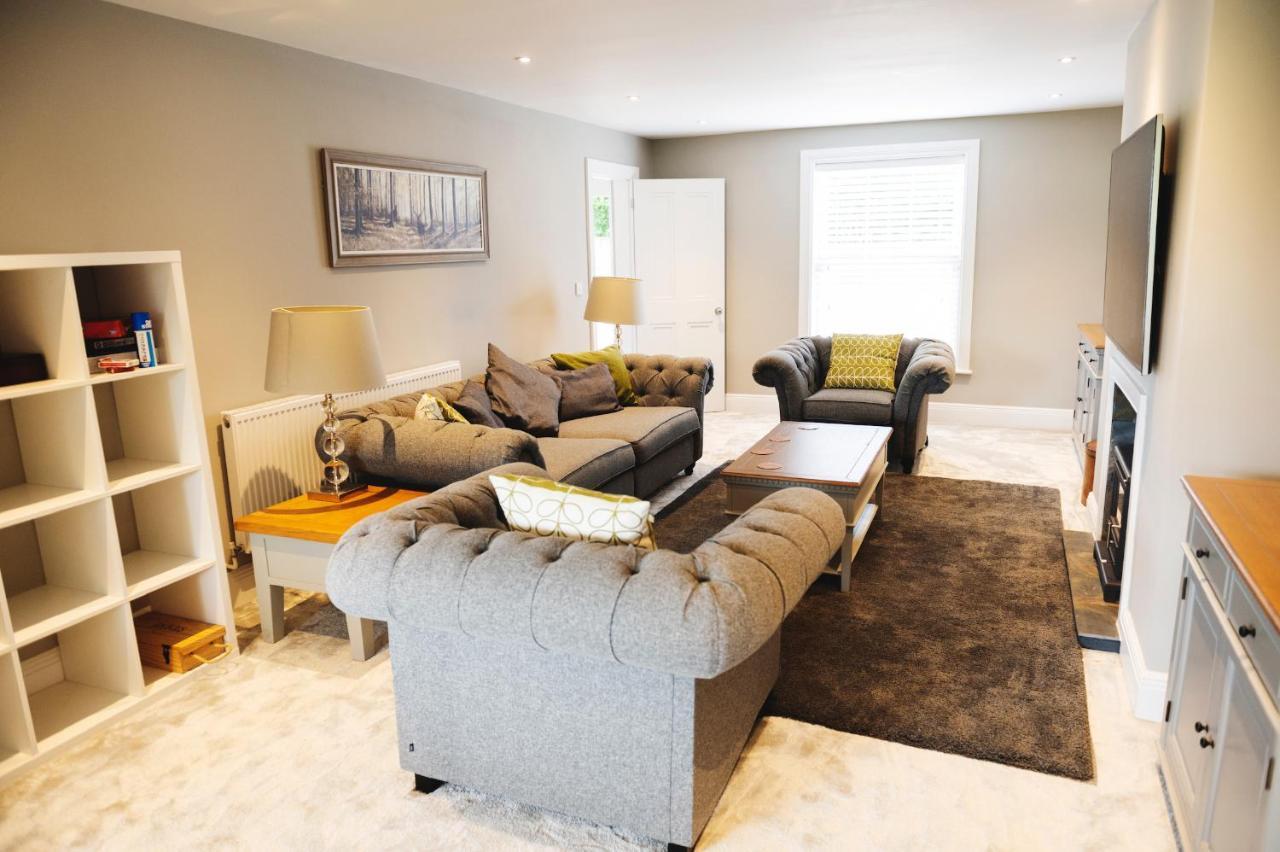 Large - Hot Tub - Pool Table - Bbq - 5 Bedrooms - Log Burner Holiday home Three Legged Cross