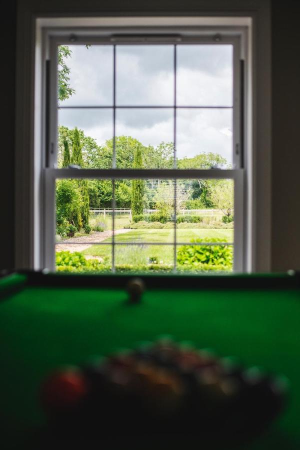 Large - Hot Tub - Pool Table - Bbq - 5 Bedrooms - Log Burner * Three Legged Cross