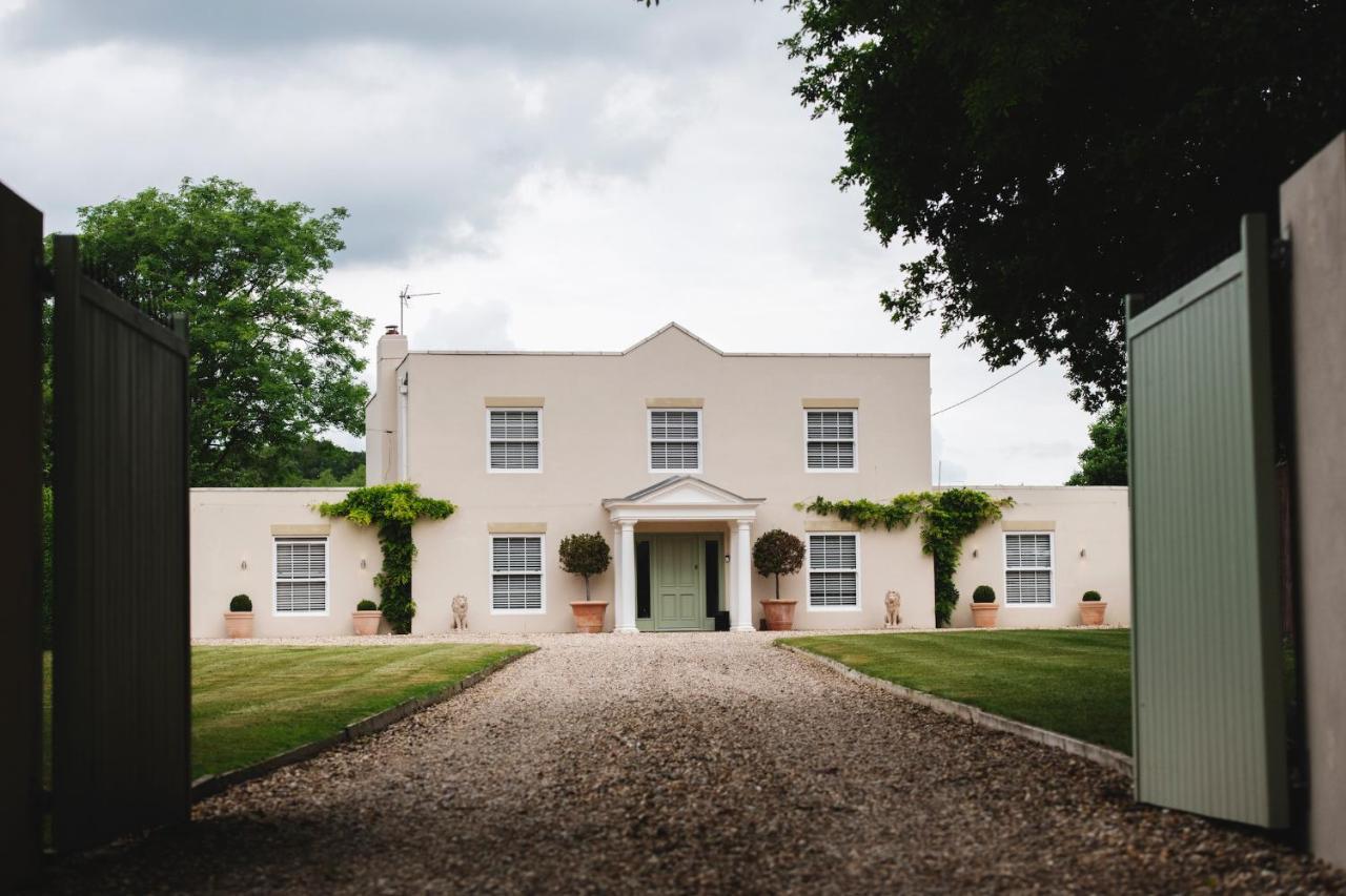 Large - Hot Tub - Pool Table - Bbq - 5 Bedrooms - Log Burner Three Legged Cross