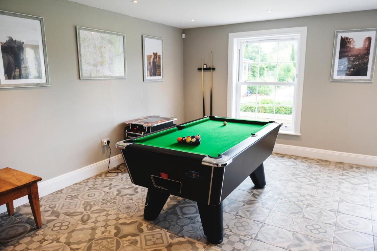 Large - Hot Tub - Pool Table - Bbq - 5 Bedrooms - Log Burner Holiday home Three Legged Cross