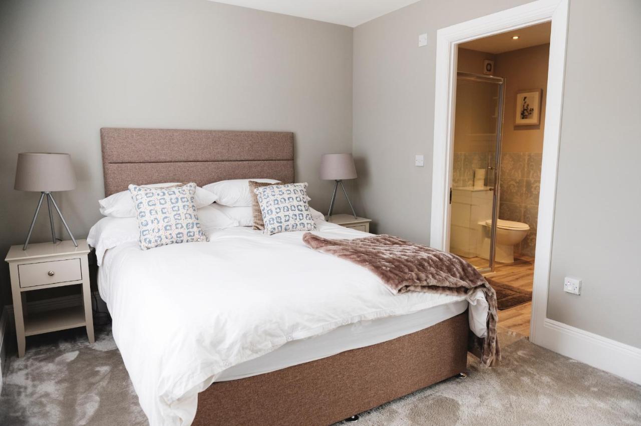 Large - Hot Tub - Pool Table - Bbq - 5 Bedrooms - Log Burner Three Legged Cross