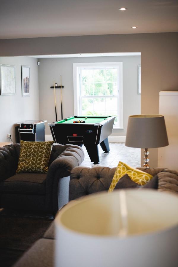 Large - Hot Tub - Pool Table - Bbq - 5 Bedrooms - Log Burner Three Legged Cross