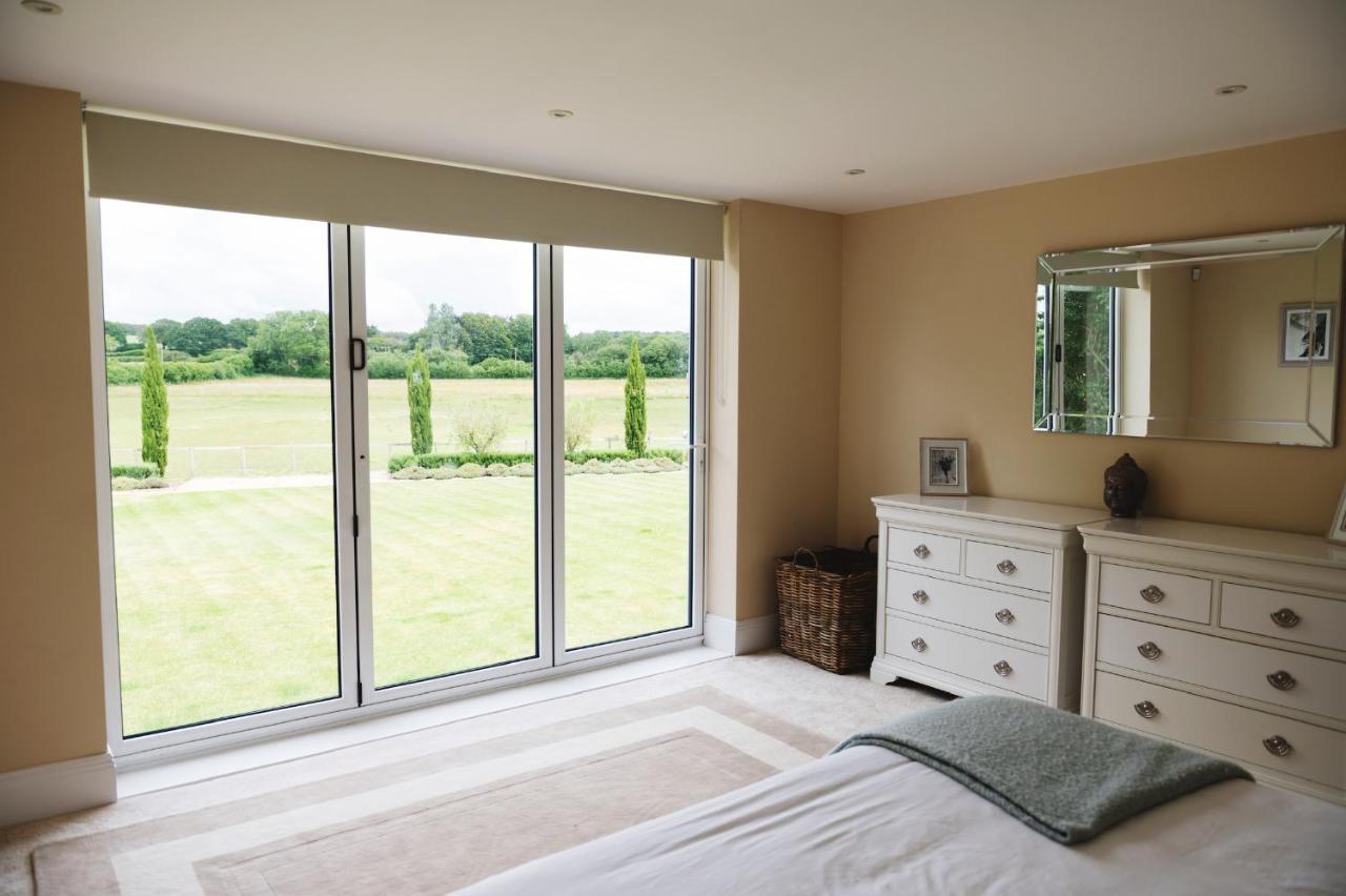 Large - Hot Tub - Pool Table - Bbq - 5 Bedrooms - Log Burner Holiday home *