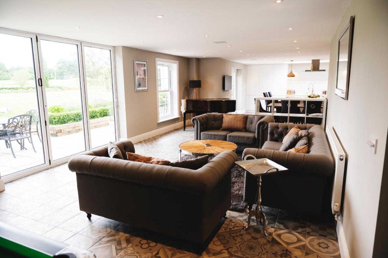 Large - Hot Tub - Pool Table - Bbq - 5 Bedrooms - Log Burner * Three Legged Cross