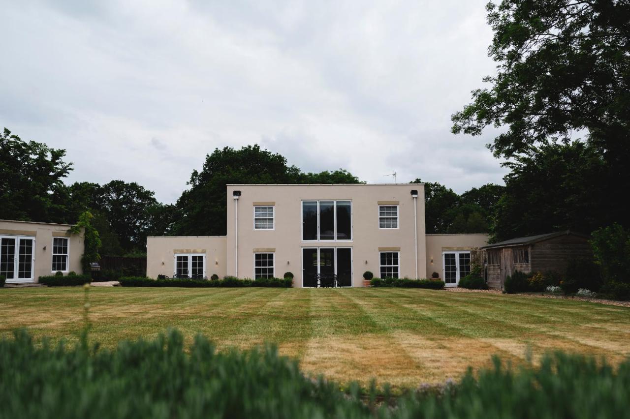 Large - Hot Tub - Pool Table - Bbq - 5 Bedrooms - Log Burner Three Legged Cross