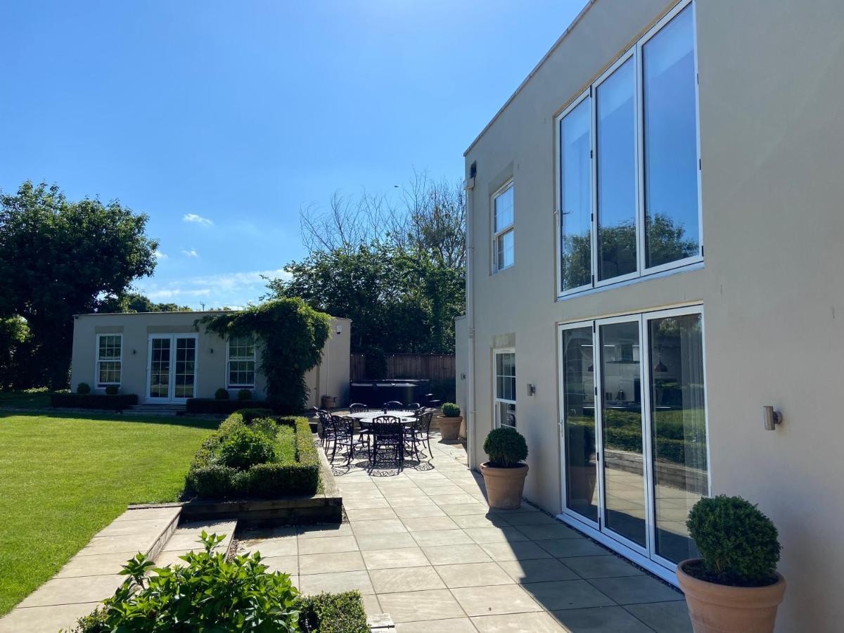 Large - Hot Tub - Pool Table - Bbq - 5 Bedrooms - Log Burner Holiday home Three Legged Cross