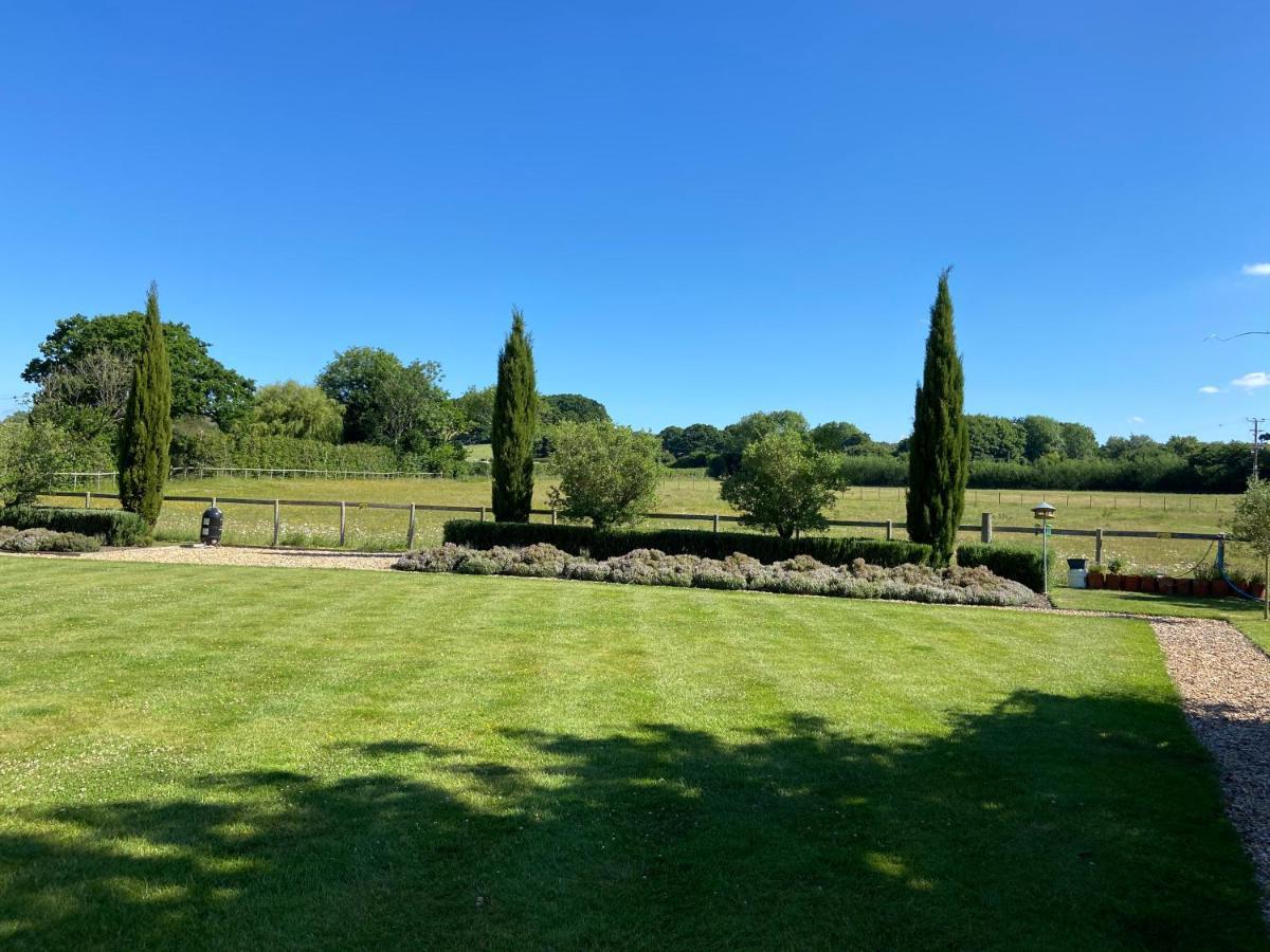 Large - Hot Tub - Pool Table - Bbq - 5 Bedrooms - Log Burner Holiday home *